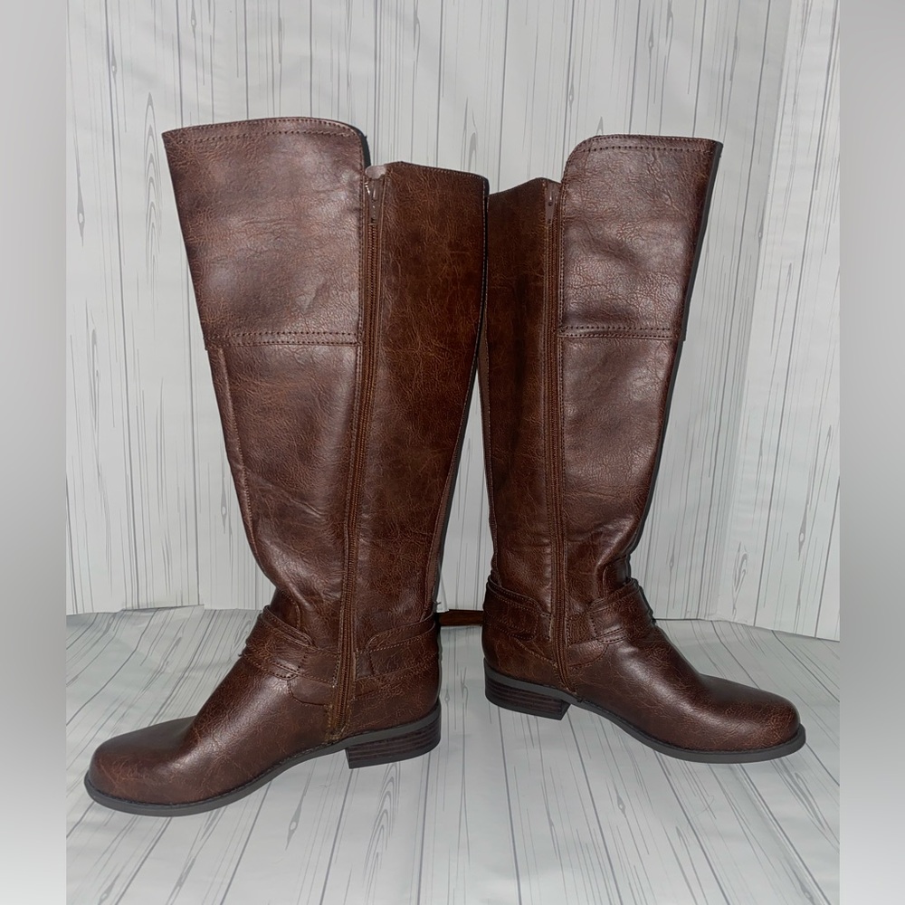 Knee high boots size 7.5 - Picture 2 of 6